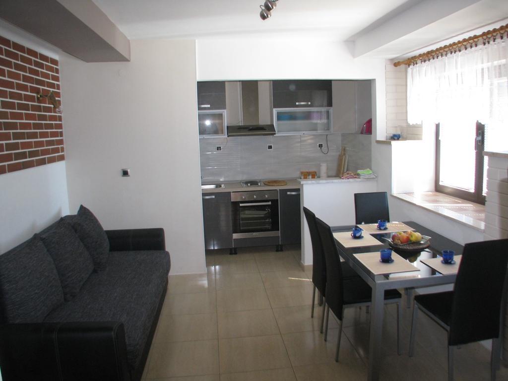 Apartments Miljak Omiš Εξωτερικό φωτογραφία